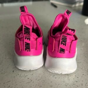 Nike pink toddler sneakers